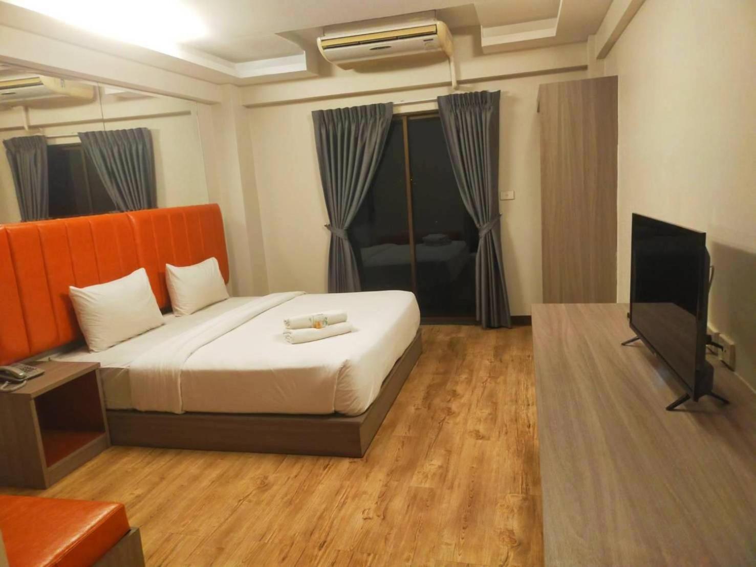 ธาราเลค Hotel กรุงเทพมหานคร ภายนอก รูปภาพ